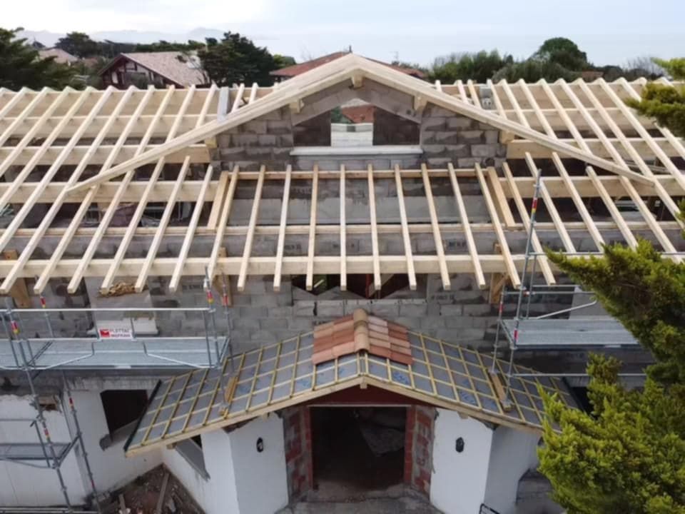 Charpente vue de face maison individuelle Bidart