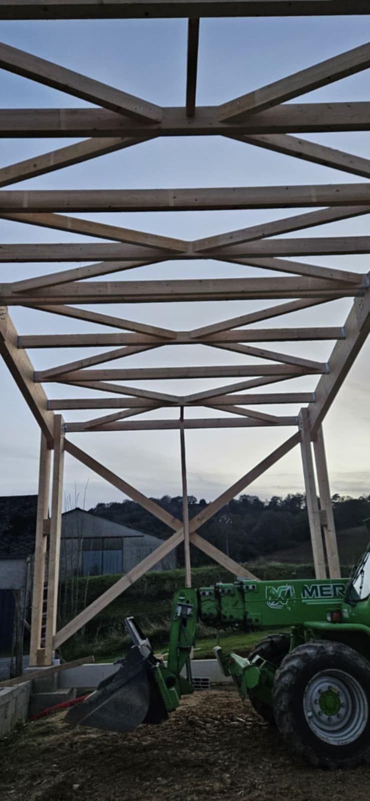 Montage charpente vue de dessous Barcus bâtiment agricole